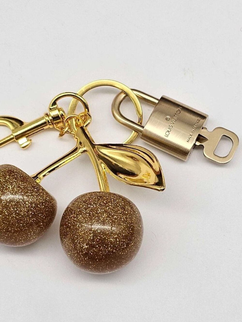 Louis Vuitton Gold Padlock 🔒 Key Set Authentic LV w/ Unbranded Apple Keychain - Picture 4 of 8